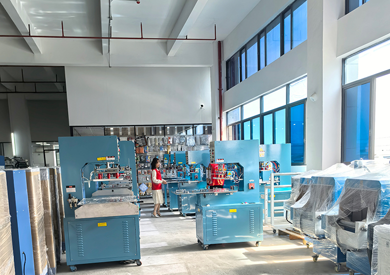 高周波高頻熱合機(jī)實(shí)圖